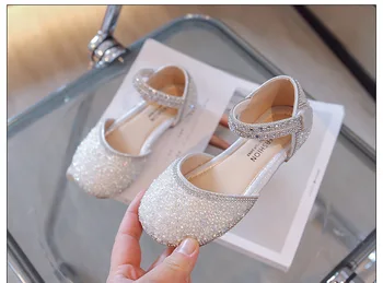 Детские сандалии с бриллиантами, новинка 2023 года, обувь для танцевальной вечеринки принцессы с жемчугом и стразами для девочек, детская обувь для студенческих выступлений на плоской подошве