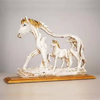 Милая фигурка лошади, портативная статуэтка индийской скачущей лошади из смолы, элегантный внешний вид, легкая фигурка животного для подарков